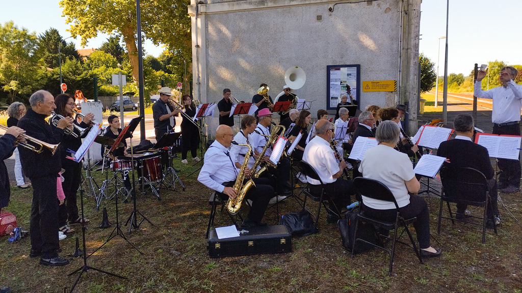 Concert pour le passage de na navette ferroviaire à Razac sur l'Isle